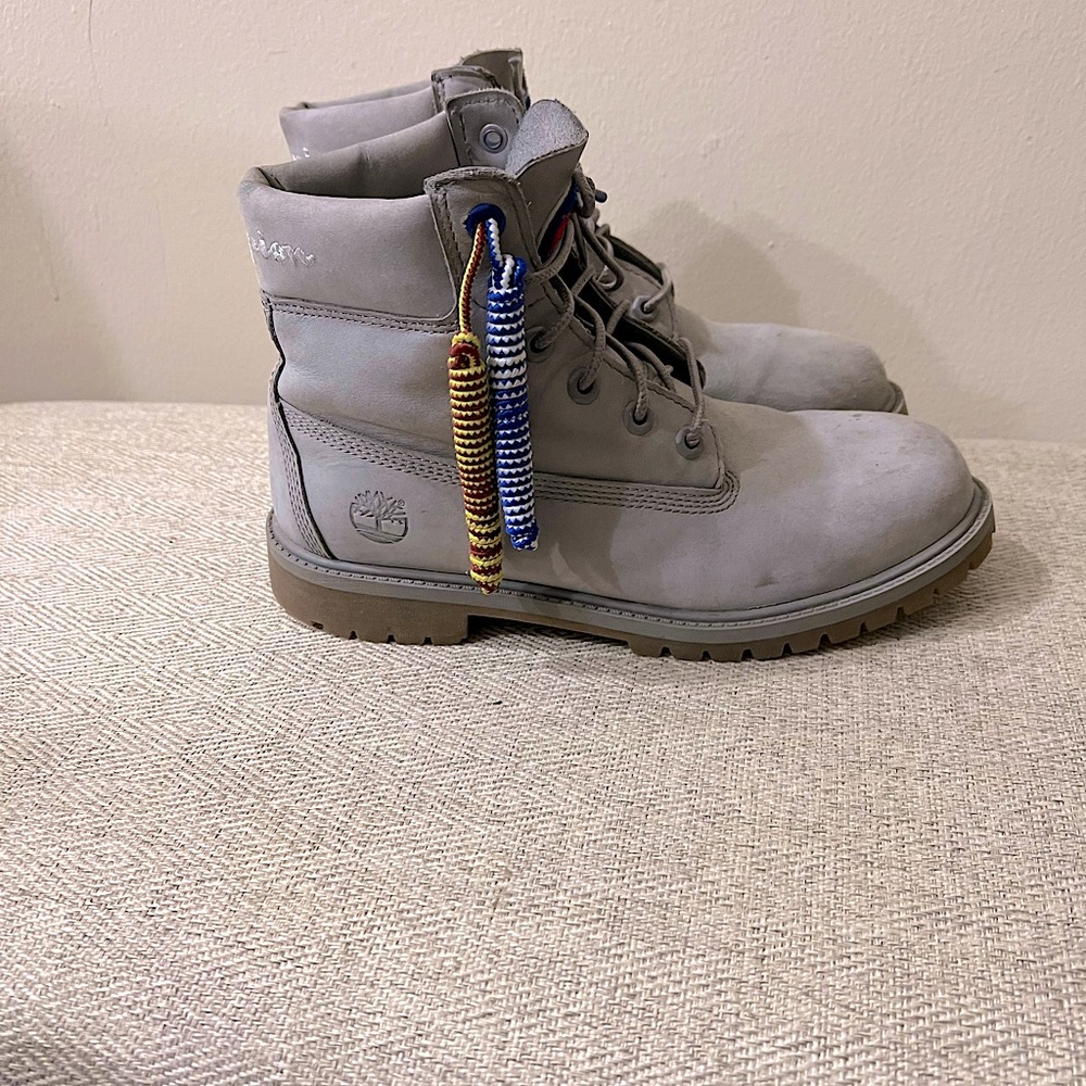 Timberland 6”.     Champion